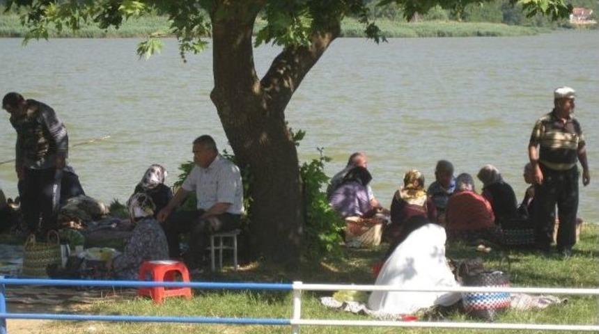 Yaz Ortasında Gelen Serinlik G&ouml;lc&uuml;k&rsquo;e Sonbaharı Yaşattı