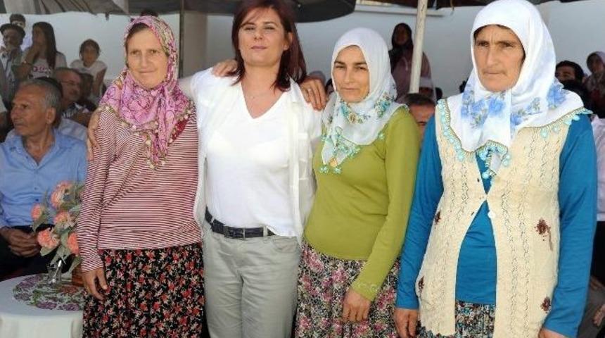 Kiraz Festivalinde Başkan &Ccedil;er&ccedil;ioğlu&rsquo;na B&uuml;y&uuml;k İlgi