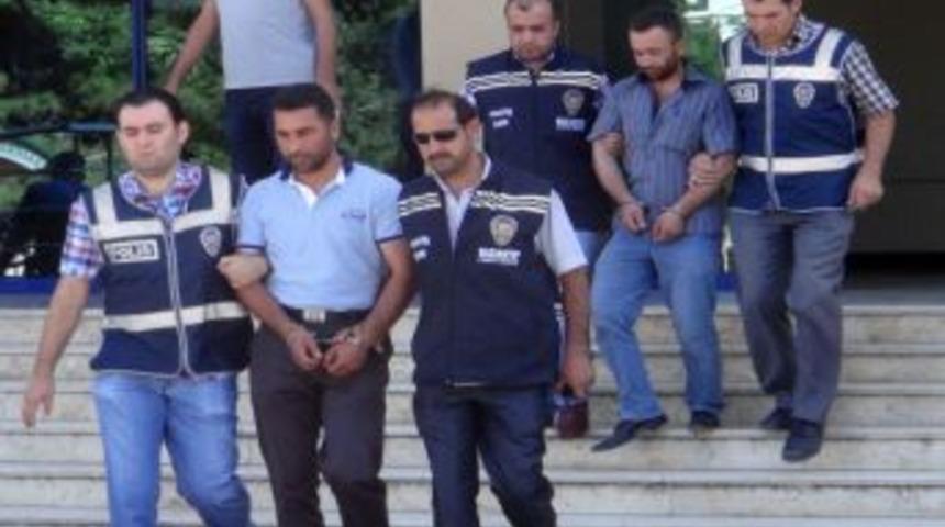 Ara&ccedil; Parkı Y&uuml;z&uuml;nden Komşusunu &Ouml;ld&uuml;ren Zanlılar Yakalandı