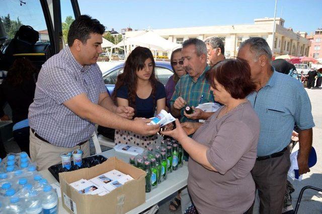 Burdur'da Sıcaklara Karşı Ayran, Su Ve Maden Suyu Dağıtıldı