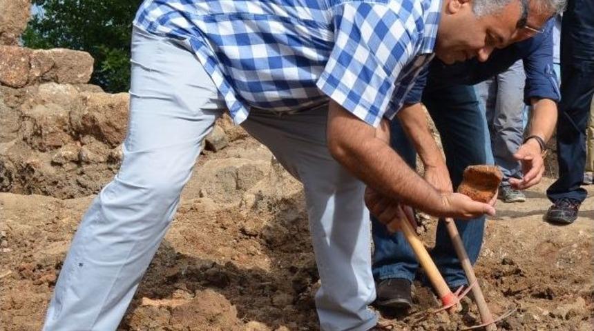 Kurul Kalesi&rsquo;nde Kazı &Ccedil;alışmaları S&uuml;r&uuml;yor
