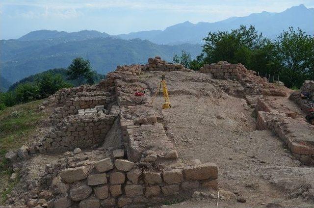 Kurul Kalesi’nde Kazı Çalışmaları Sürüyor