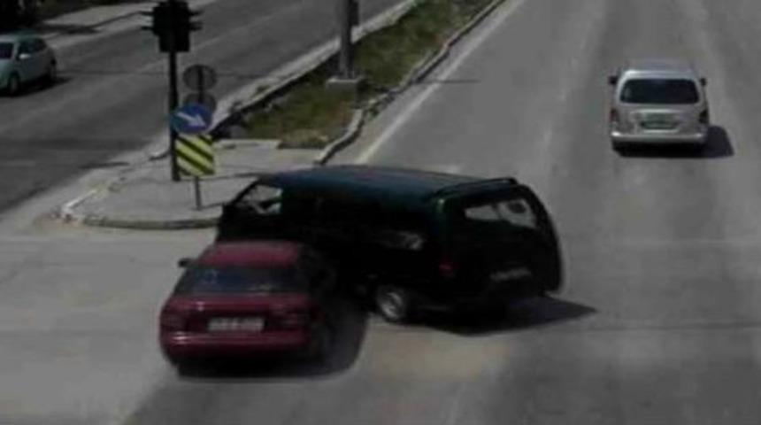 Hayrete D&uuml;ş&uuml;ren Kazalar Mobese'de