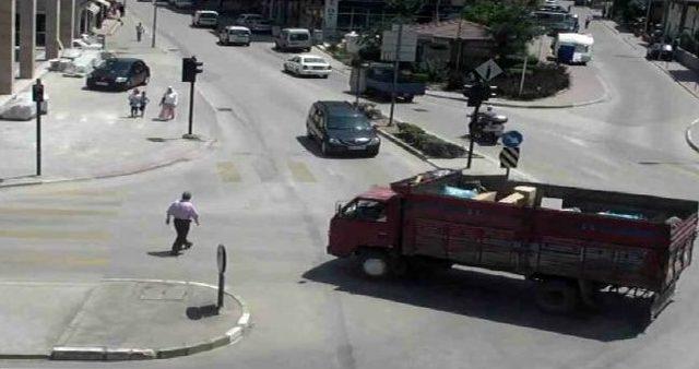 Hayrete Düşüren Kazalar Mobese de 2