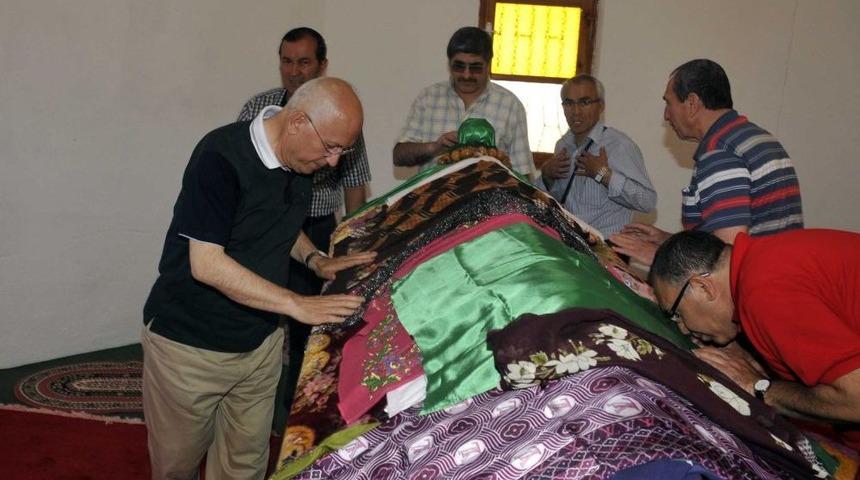 Başkan Yaşar&rsquo;dan T&uuml;rbe Ziyareti