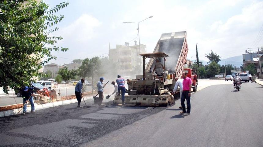 Kozan'da Asfalt &Ccedil;alışmaları Devam Ediyor