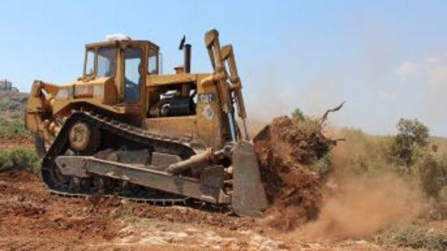 Kepez’den Aksu Ilçesine Yol Açmak Için Dozer Desteği