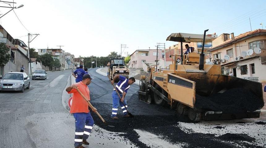 Bornova&rsquo;da 100 Bin Ton Asfaltla 114 Kilometre Yol Yapıldı