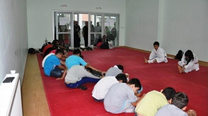 D&uuml;zce&rsquo;de Yaz Spor Okulları Karate Kursu Başladı