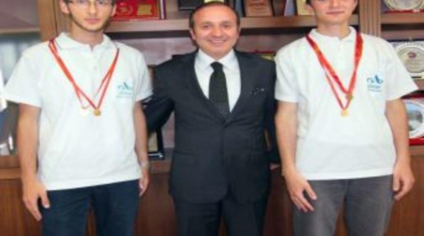 Başkan K&uuml;&ccedil;&uuml;kler, LYS Şampiyonlarını Altınla &Ouml;d&uuml;llendirdi