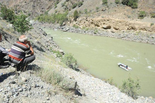 Otomobille Çoruh Nehri'ne Düşerek Kaybolan Kişiler