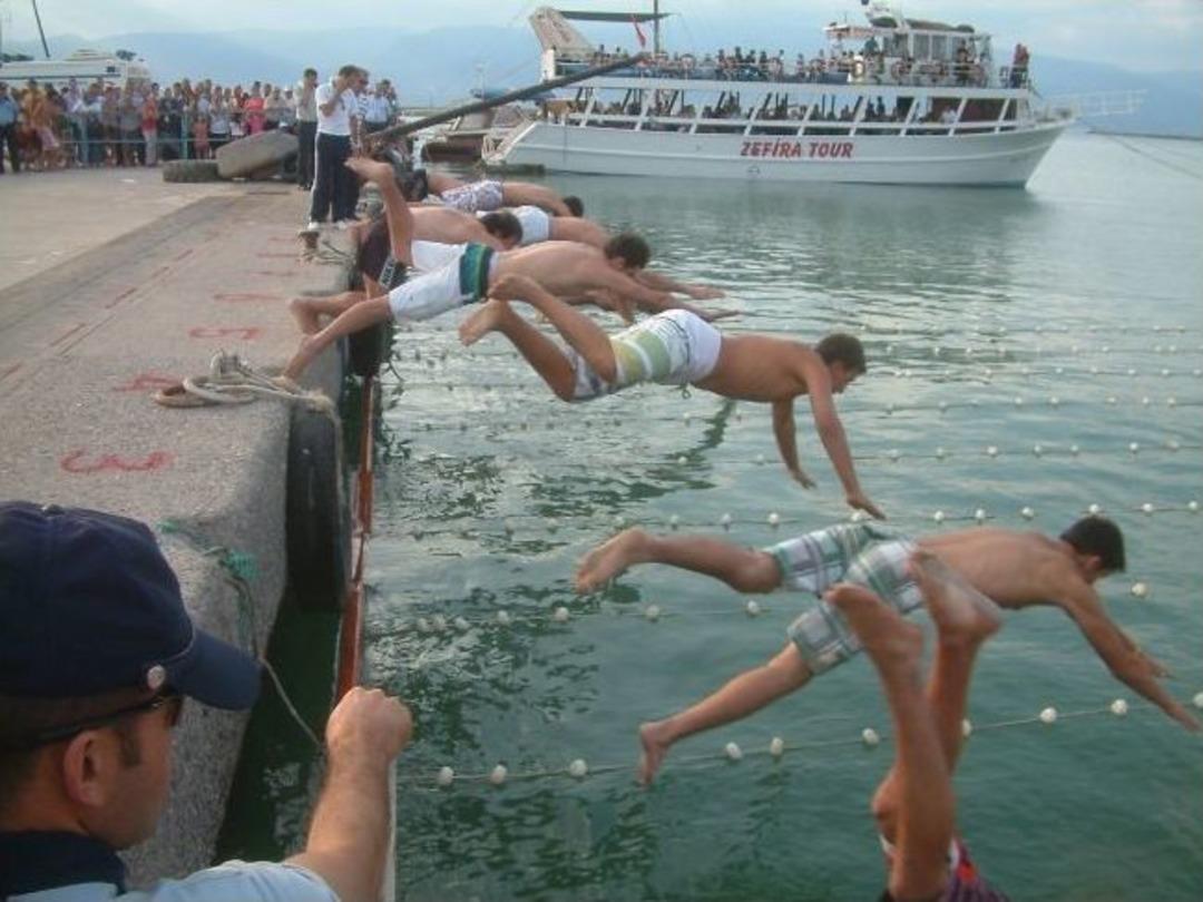 Burhaniye&rsquo;de Denizcilik Bayramı Kutlaması