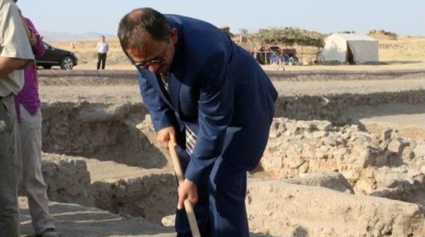 Vali Düzgün: Kayserililerin Zekasının Kökeni Kaniş Karum’dan Geliyor