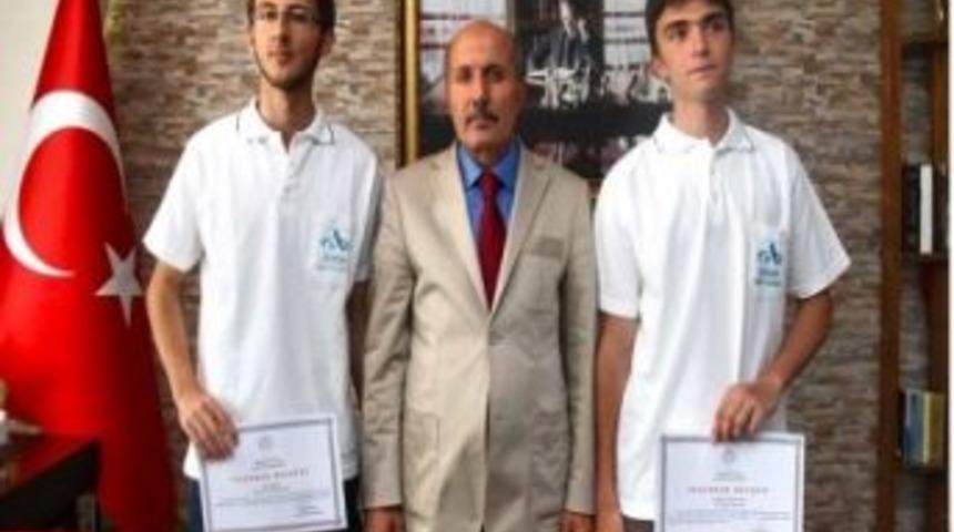 Lys&rsquo; De B&uuml;y&uuml;k Başarı