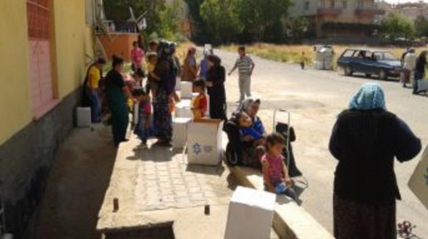 Ayhan Şahenk Vakfı Bor&rsquo;da Ramazan Yardımı Yaptı