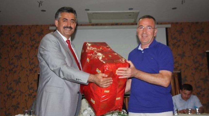 Siyaset Akademisindeki Başarı &Ouml;d&uuml;llendirildi