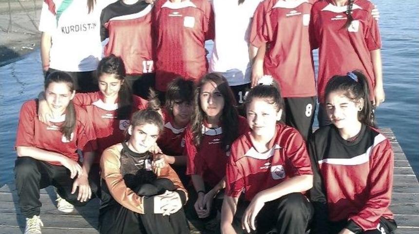 Siirt Bayan Futbol Takımı 'gen&ccedil; Kızlar Şampiyonası'nda 2. Oldu