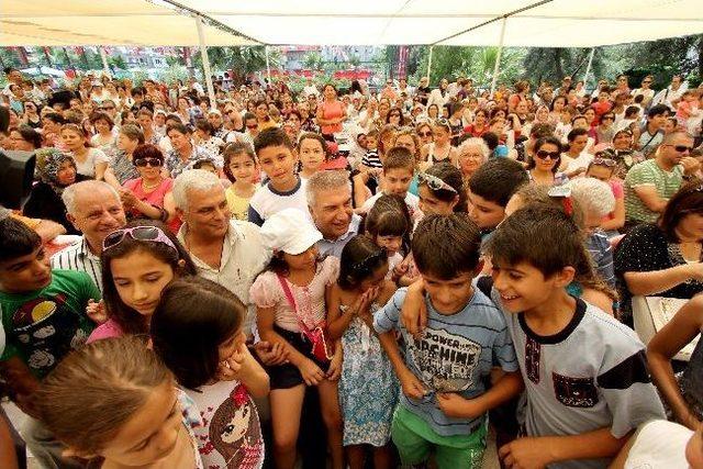 Karşıyakalı Çocukların Havuz Sevinci