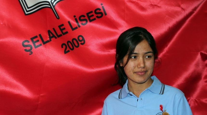 LYS'de TS-2 Puanından Manavgat Birincisi Olan Partal Tam Altınla &Ouml;d&uuml;llendirildi