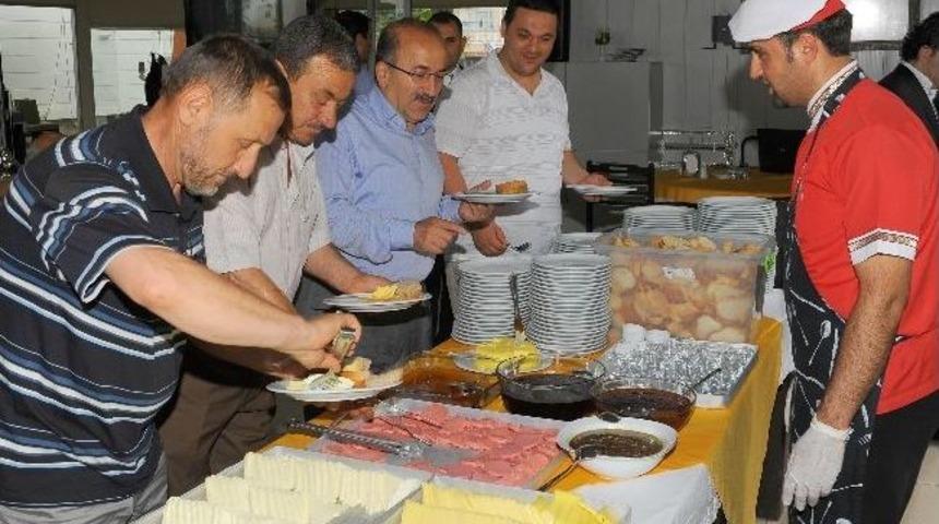 Başkan G&uuml;mr&uuml;k&ccedil;&uuml;oğlu, Mahalle Ve K&ouml;y Temsilcileriyle Bir Araya Geldi