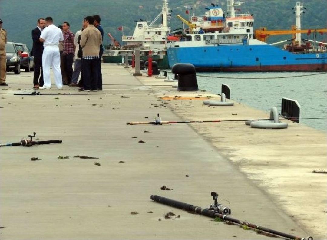 Amasra&rsquo;da Dev Dalgalar İki Kişiyi Yuttu