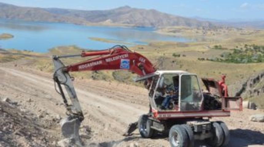 Yamula Barajı&rsquo;ndaki Sahil Yolunun Ikinci Etabı Bitiyor