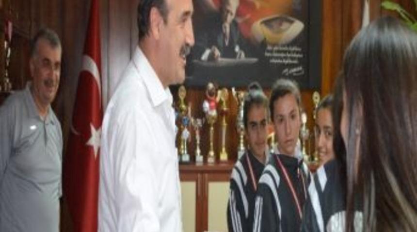 T&uuml;rkiye Şampiyonu Halk Oyunları Ekibinden Ziyaret