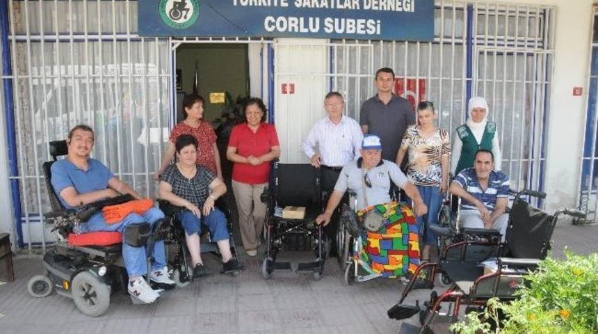 Engelli Vatandaşlara 18 Adet Ak&uuml;l&uuml; Araba Ve 50 Adet Tekerlekli Sandalye Hibe Edildi