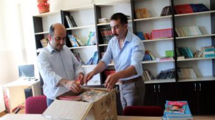 SİSEV, Siirt Sevgisini Kitap Bağışı Ile G&ouml;sterdi