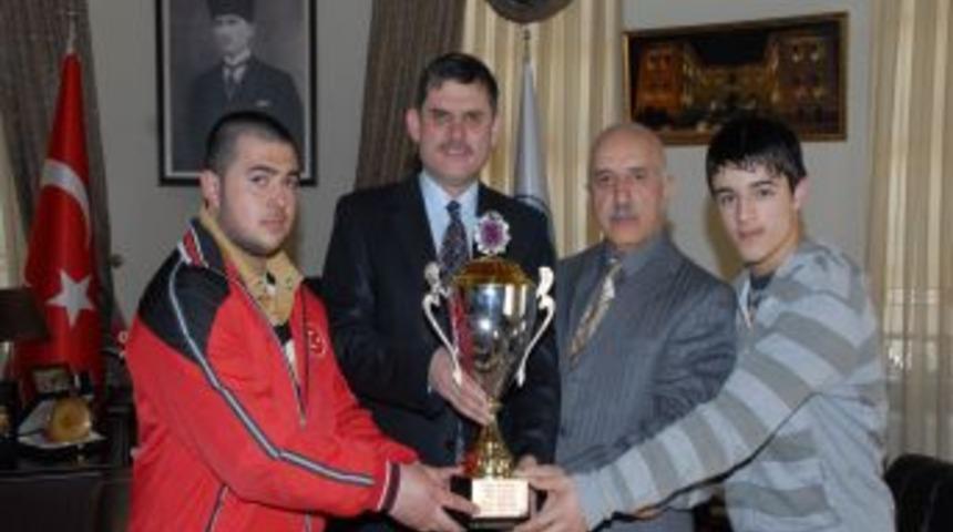 Yıldız Kul&uuml;pler T&uuml;rkiye Halter Şampiyonası Merzifon&rsquo;da Yapılacak