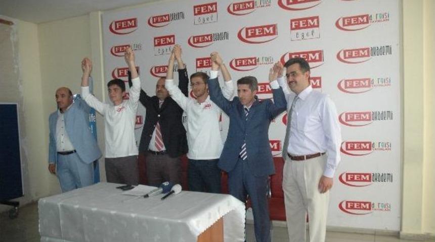 Fem Dershanesinden Lys&rsquo;de T&uuml;rkiye Birincisi Ve Altıncısı Olan &Ouml;ğrenciler Onuruna Kokteyl