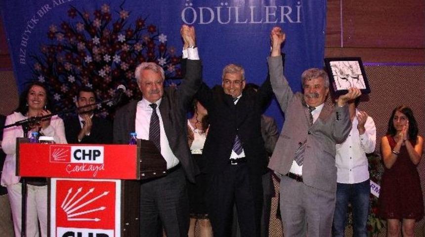&Ccedil;ankaya'dan &Ouml;zg&uuml;ven'e Onur &Ouml;d&uuml;l&uuml;