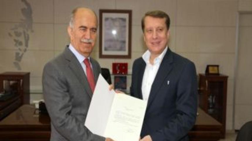 Vali Harput&rsquo;tan İlhan Parsaker&rsquo;e Teşekk&uuml;r Belgesi