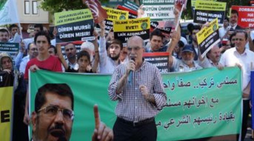 Fatih&rsquo;te Mursi&rsquo;ye Destek Eylemi