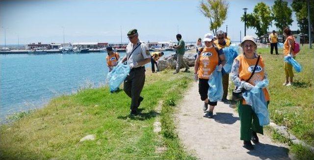 Yumurtalık Plajında Çevre Temizliği