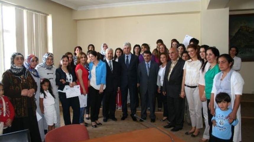 Uygulamacı Girişimcilik Eğitimine Katılanlara Sertifikaları Verildi