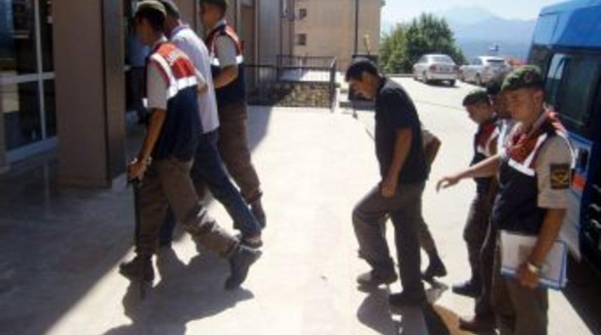 65 Ton Krom &Ccedil;aldıkları Iddiasıyla Yakalandılar