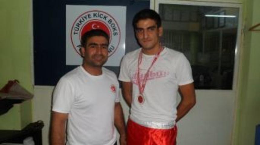 S&ouml;keli Kick Boks&ccedil;u Abullah Şimşek, Aydın'ı Gururlandırdı