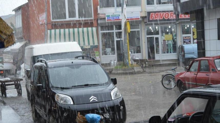 Eleşkirt'te Sağanak