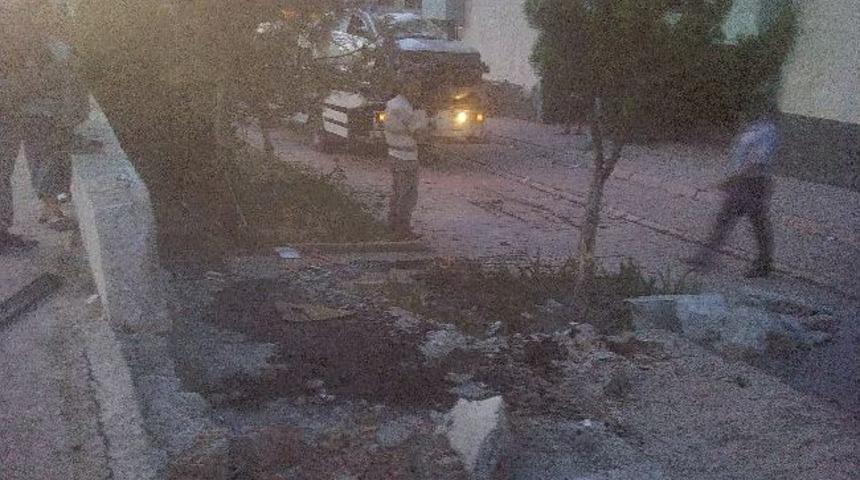 Otomobil Bah&ccedil;eye U&ccedil;tu: 3 Yaralı