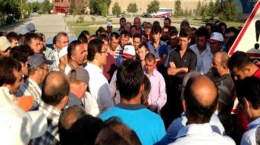 Milletvekili Şahin, Eylem Yapan İş&ccedil;ilerle G&ouml;r&uuml;şt&uuml;