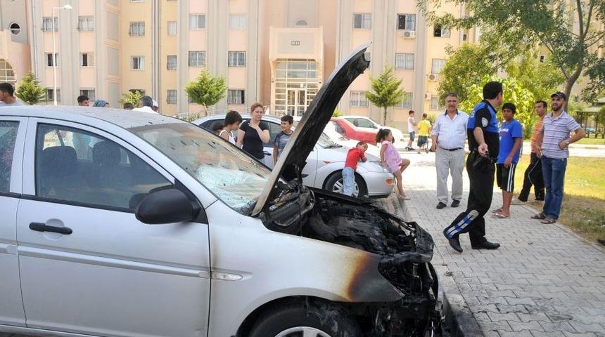 &Ccedil;ocuklar Otomobil Yaktı