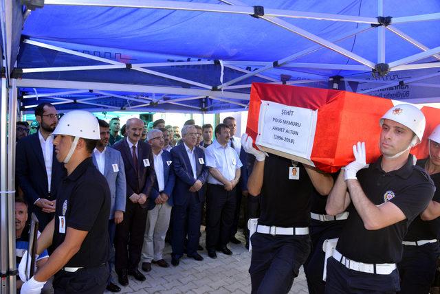 Şehit polis gözyaşlarıyla toprağa verildi