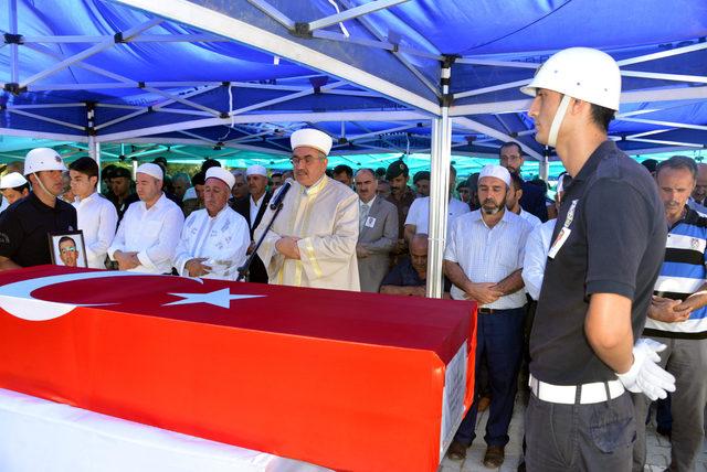 Şehit polis gözyaşlarıyla toprağa verildi