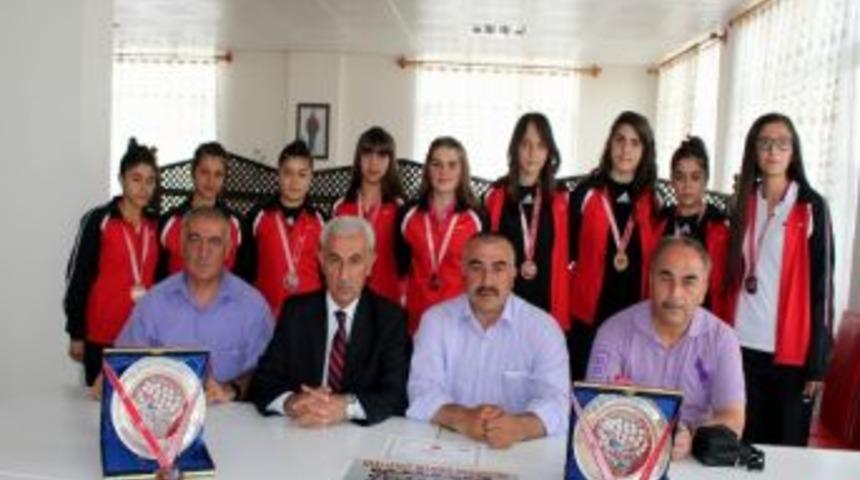 4 Eyl&uuml;l Belediyespor Hentbol Takımı T&uuml;rkiye D&ouml;rd&uuml;nc&uuml;s&uuml; Oldu
