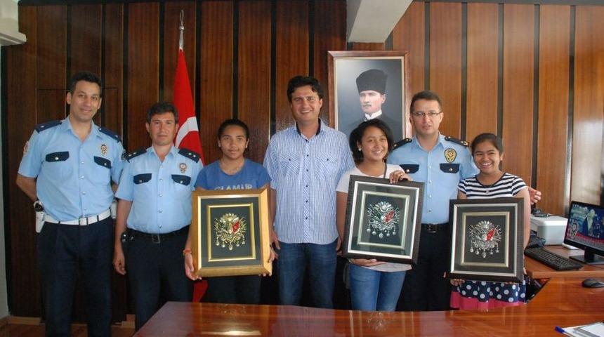 "T&uuml;rk Kolejlerinde G&ouml;revli &Ouml;ğretmenlerin Yaptığı Hizmetler Parayla &Ouml;l&ccedil;&uuml;lemez"