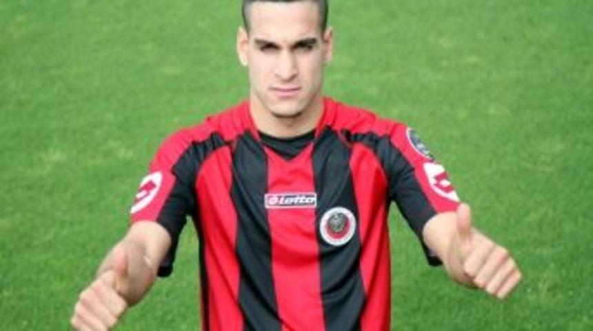 Gen&ccedil;lerbirliği Mervan &Ccedil;elik İle 3 Yıllık S&ouml;zleşme İmzaladı