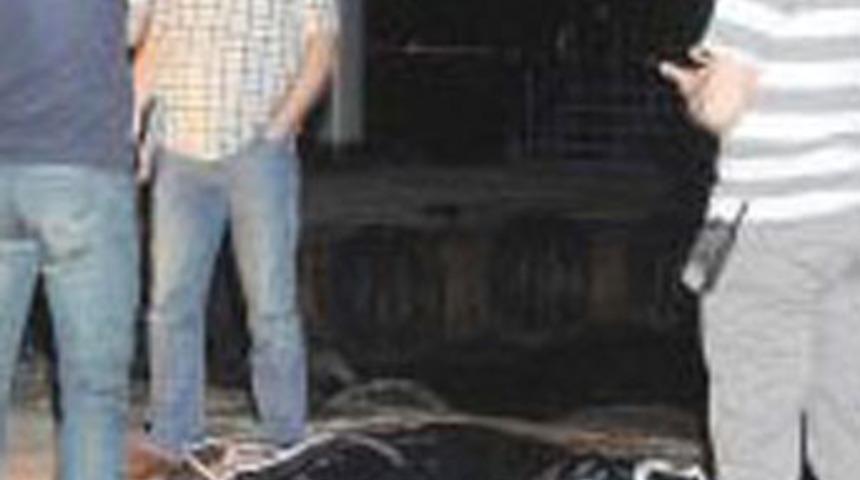İ&ccedil;ki i&ccedil;erken denize atladı