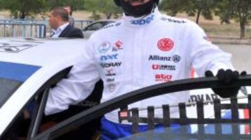 Başkan Akg&uuml;l Slalom Yaptı
