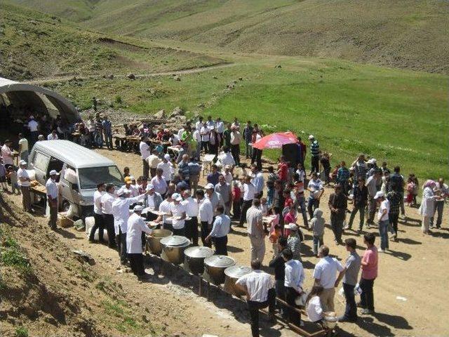 Erzurum’da Toparlak Babayı Anma Etkinliği